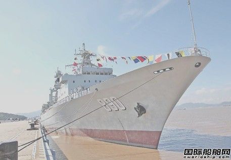 滬東中華2萬噸巢湖艦入列東海艦隊