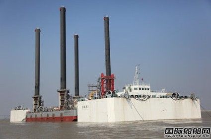 振華重工“龍源振華2號”船下水