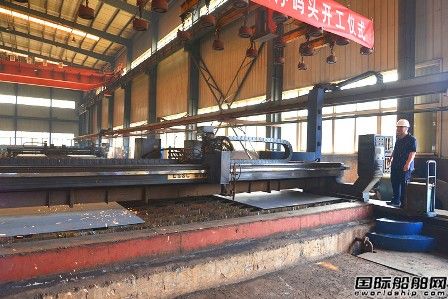 京魯船業一艘45米躉船開工建造