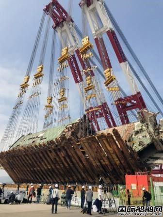 “世越”號被扶正！左舷時隔4年后重見天日