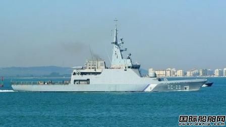 這艘探險郵輪果然厲害！竟然撞沉一艘巡邏艦