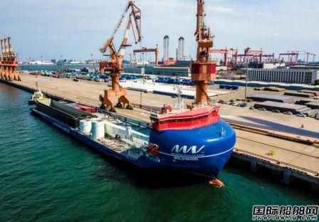 全球首艘萬噸級全電力推進甲板運輸船天津首航