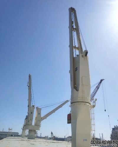 華南船機新簽8船套共32臺重型船用起重機訂單