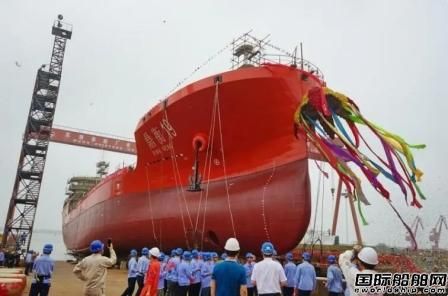 蕪湖造船首艘6600噸直流電推不銹鋼化學品下水