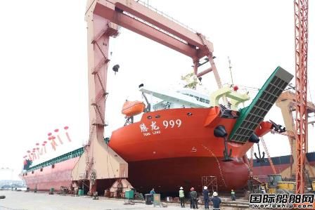 騰龍造船一艘重型設備甲板駁船下水