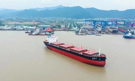 振鶴船業建造38800噸散貨船“道恩167”輪下水