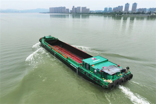 浙能集團自研浙江首艘“油改電”內河貨船試航成功